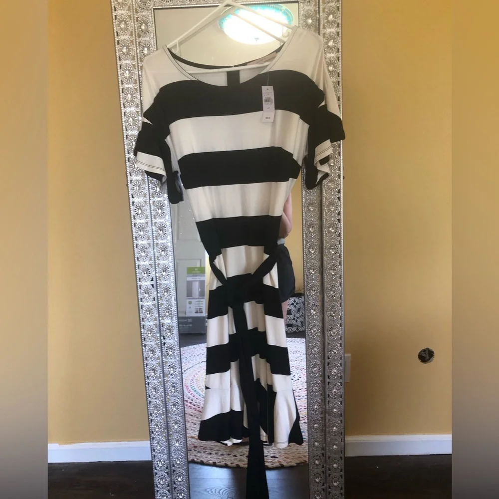 Loft dress - Picture 1 of 5